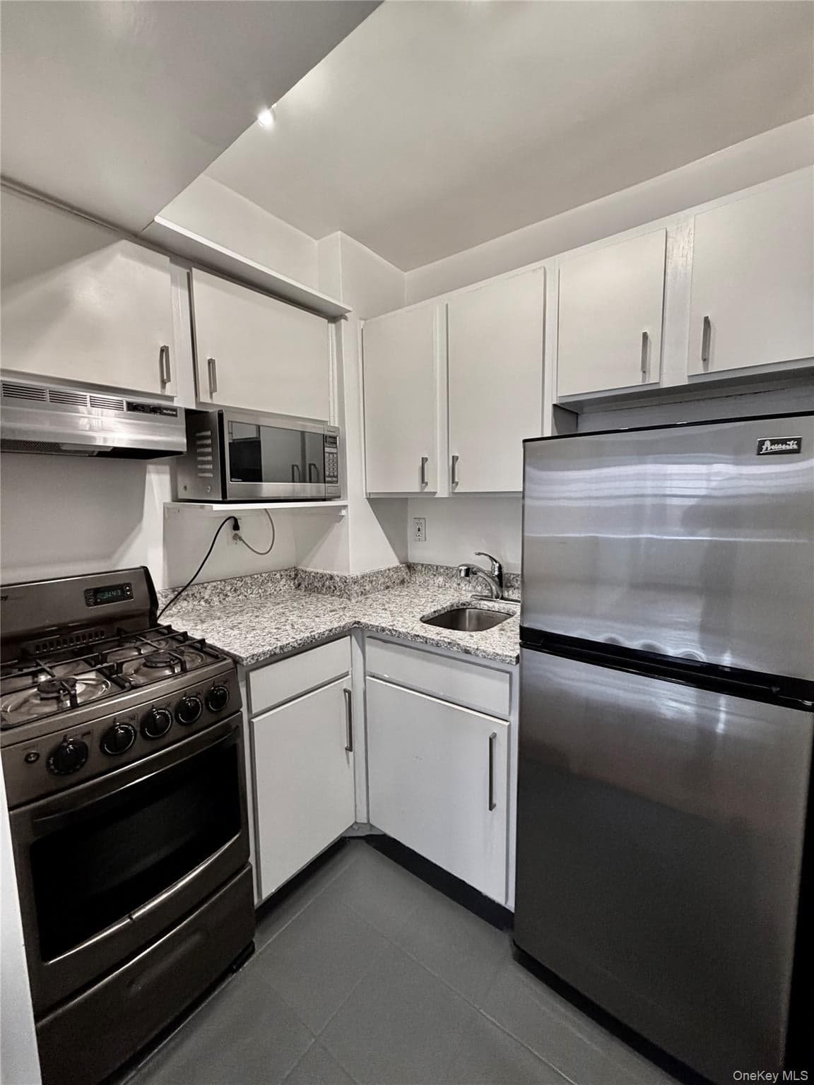 210 E 63rd Street Unit: 11B thumbnail 9