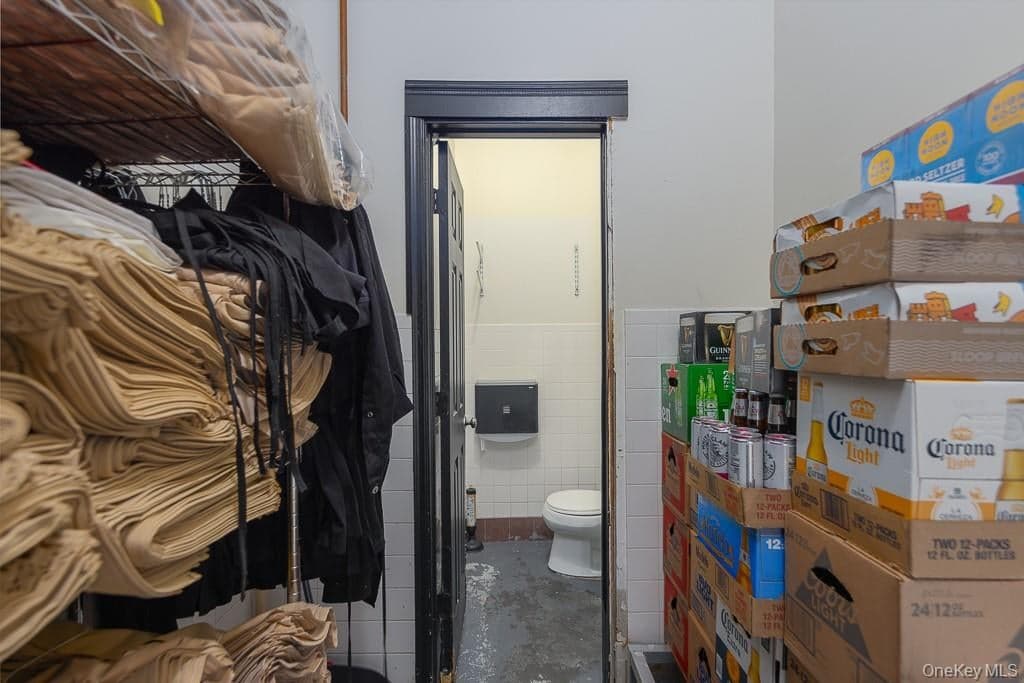 135 E Erie Street thumbnail 32