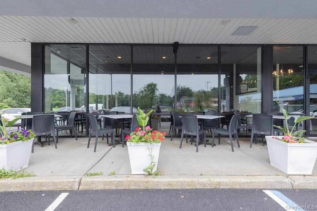 135 E Erie Street thumbnail 12