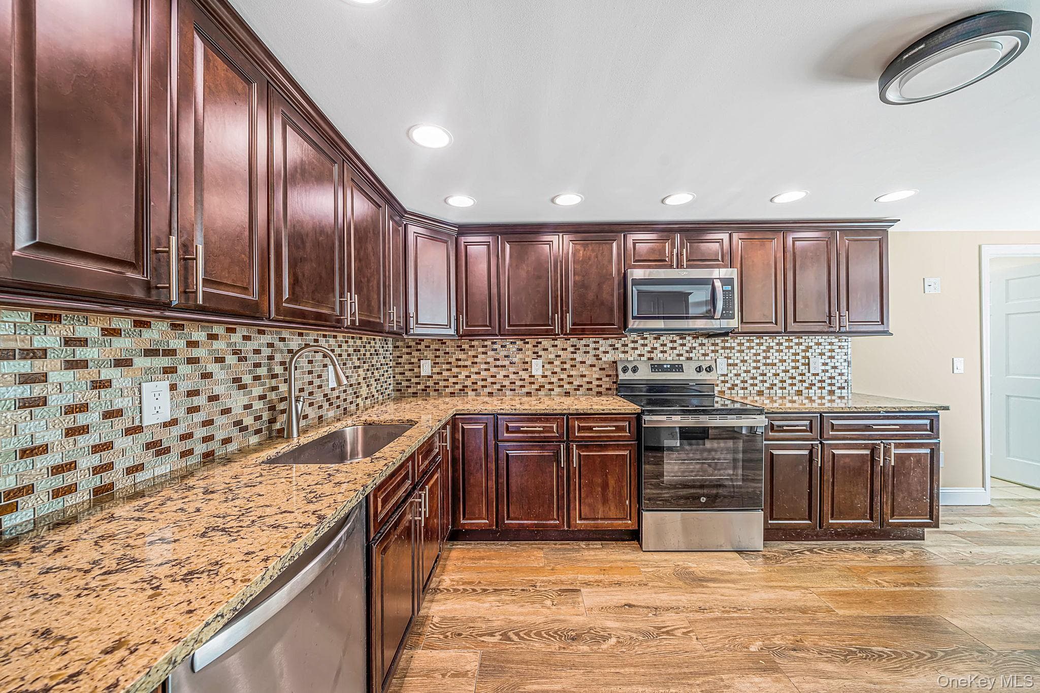 27 Lehigh Lane, Farmingville
