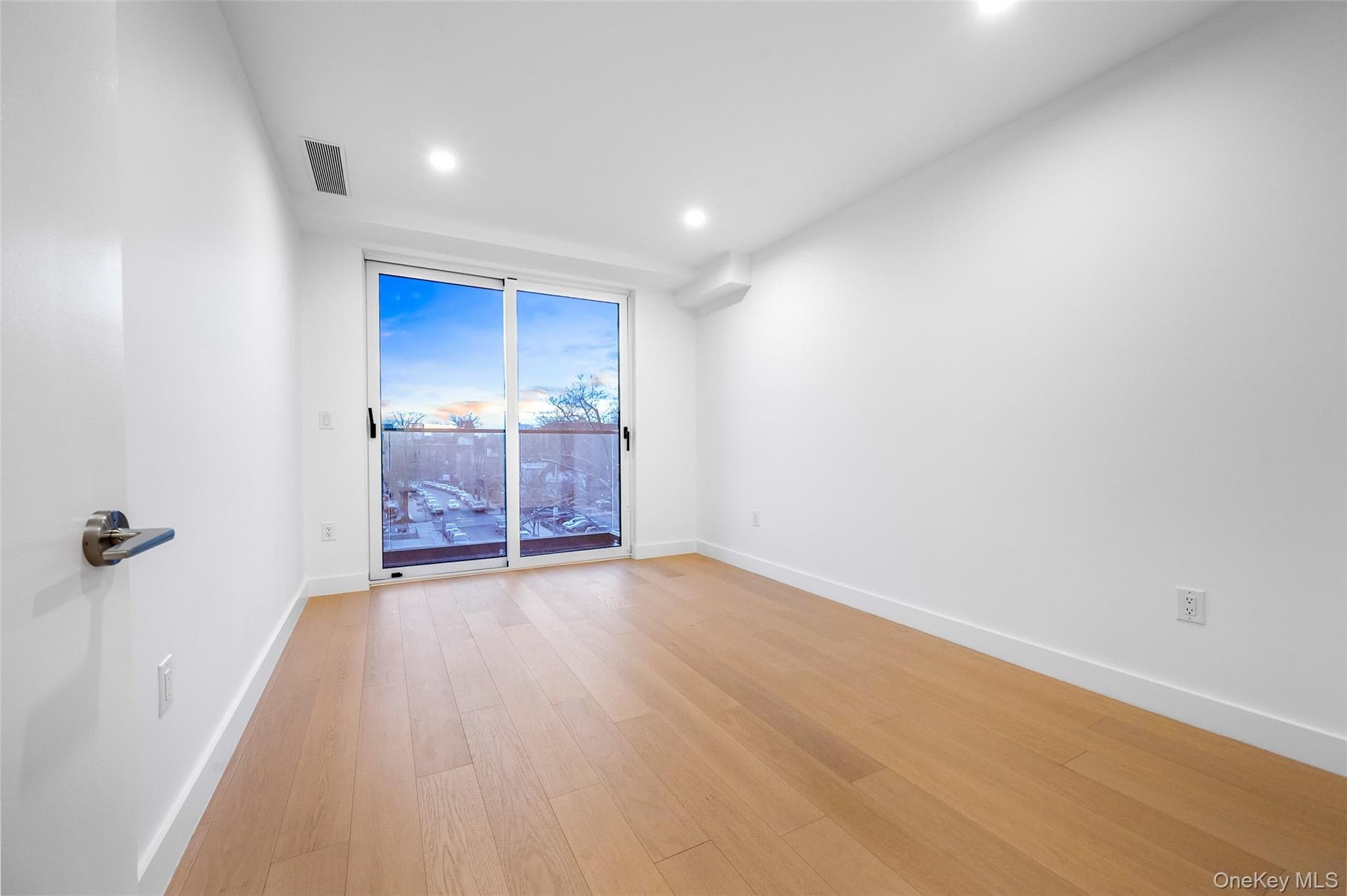 150-02 Northern Boulevard Unit: 3B thumbnail 11