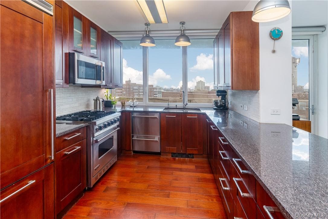 640 W 237th Street Unit: 12B thumbnail 11