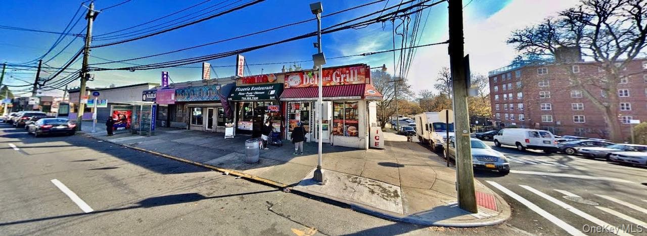 1674-1696 Richmond Rd thumbnail 6