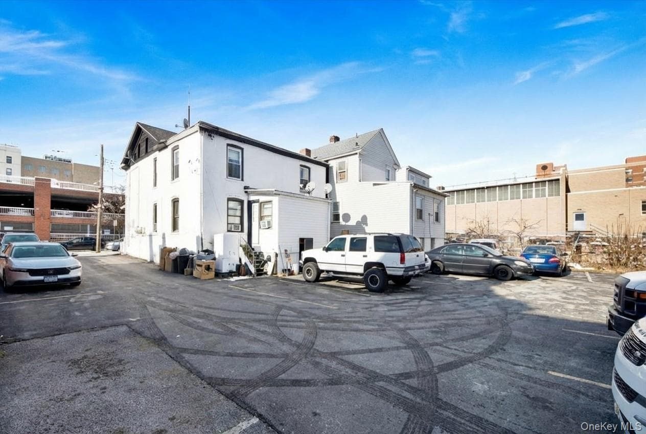 11 N 6th Avenue thumbnail 3