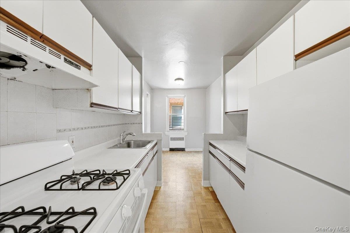 2080 Barnes Avenue Unit: 2D thumbnail 5
