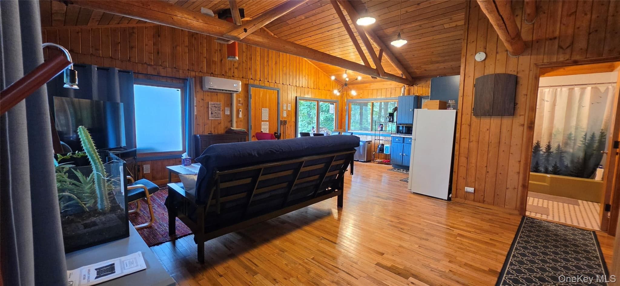 586 Lake Shore Lane thumbnail 4