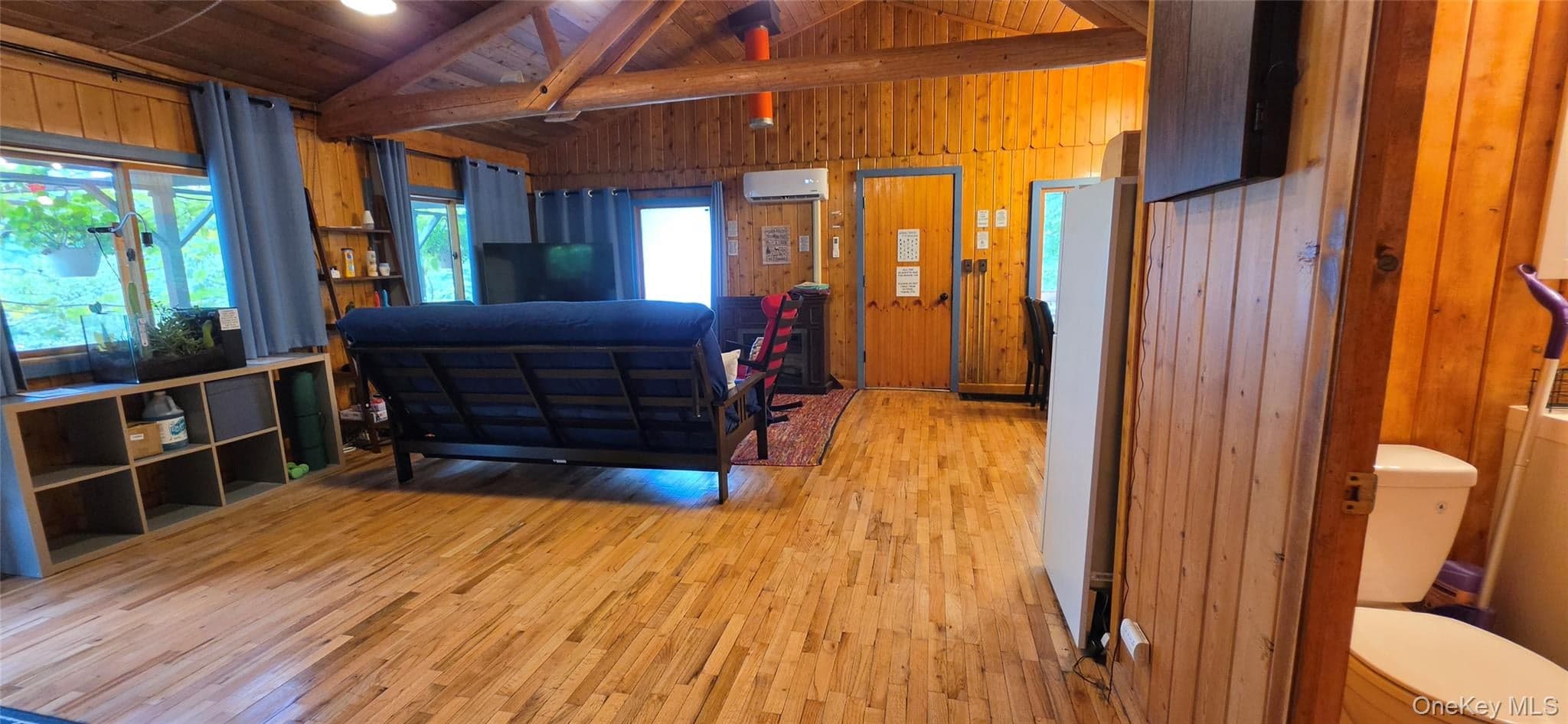586 Lake Shore Lane thumbnail 3