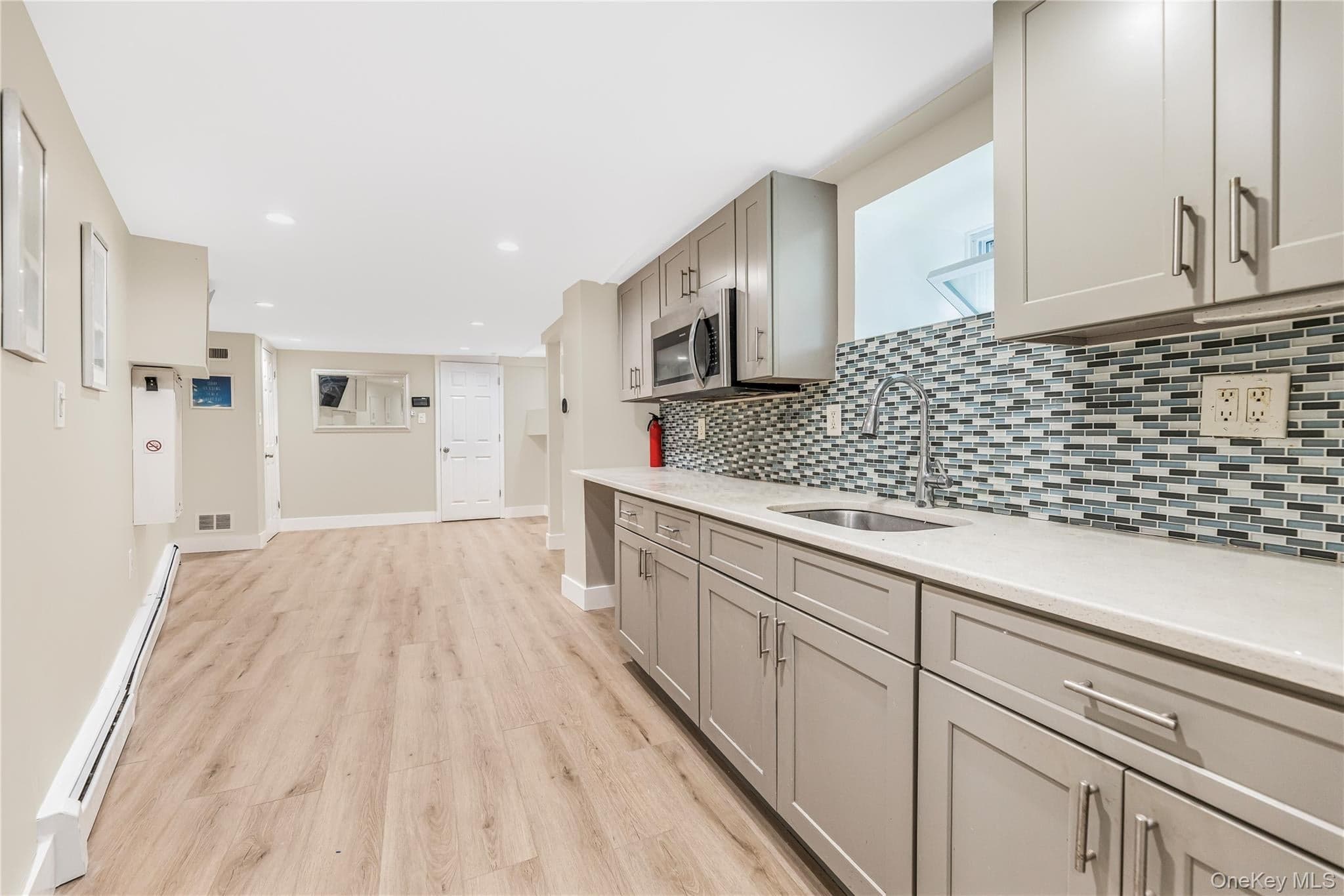 735 E 211th Street thumbnail 20