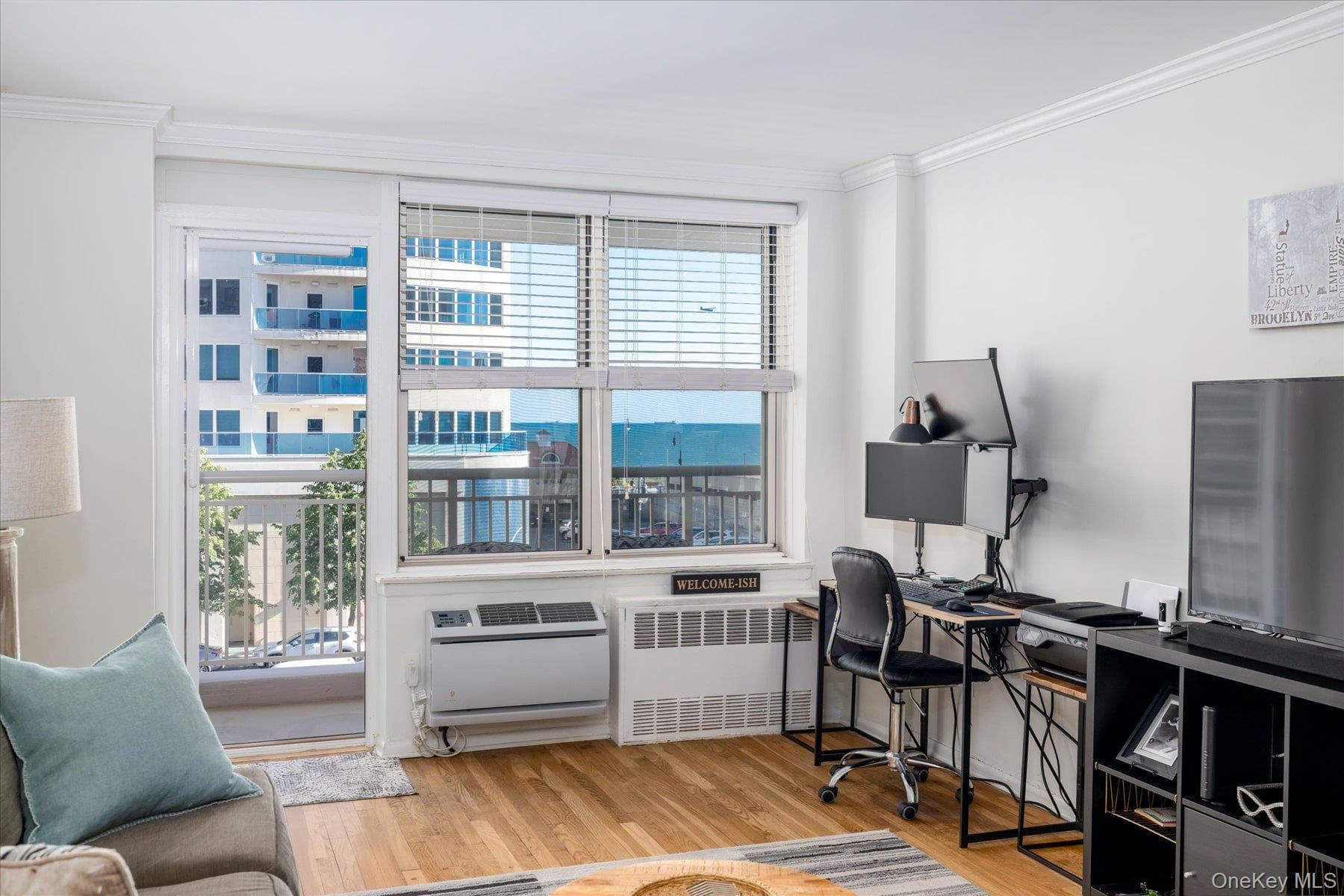 410 E Broadway Unit: 4C thumbnail 2