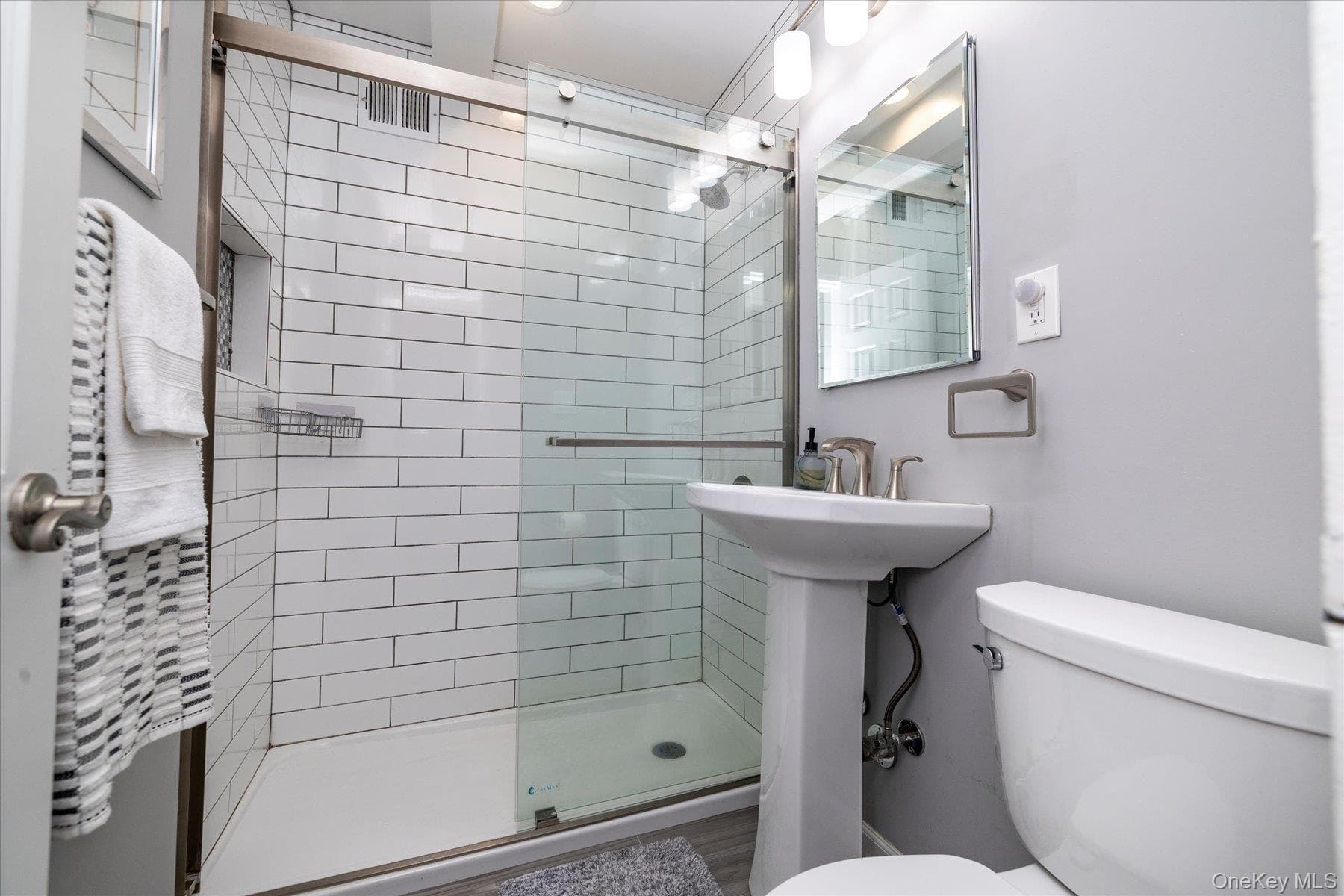 410 E Broadway Unit: 4C thumbnail 9