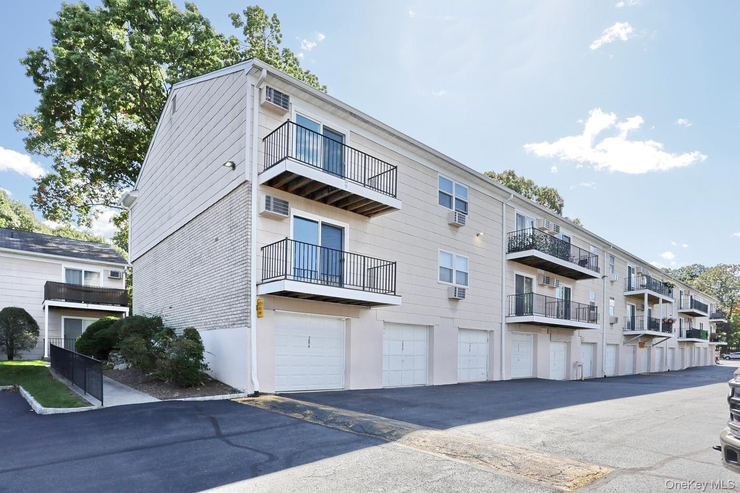 280 Parkside Drive thumbnail 3