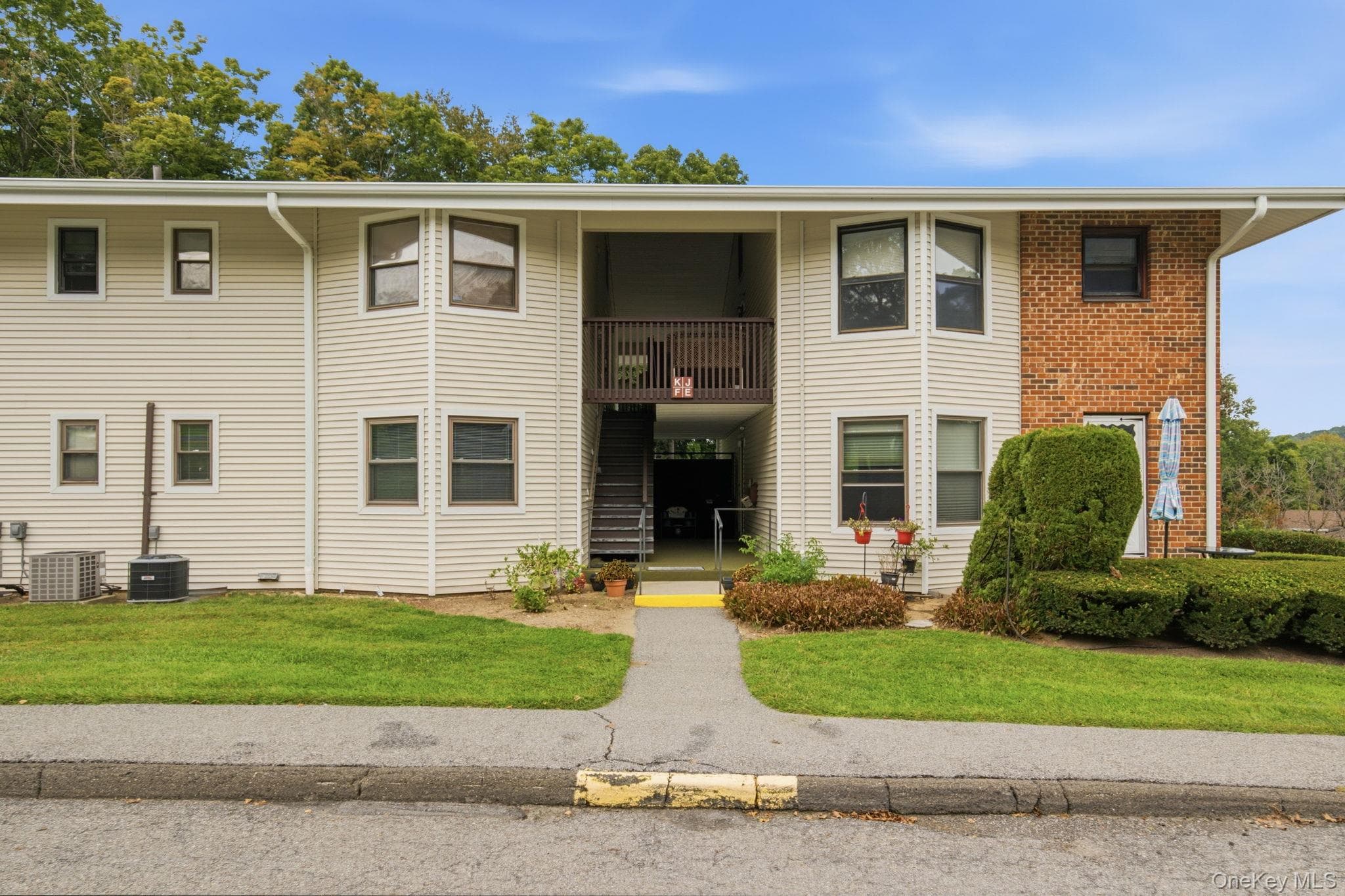27 Walden Court Unit: F, Yorktown Heights