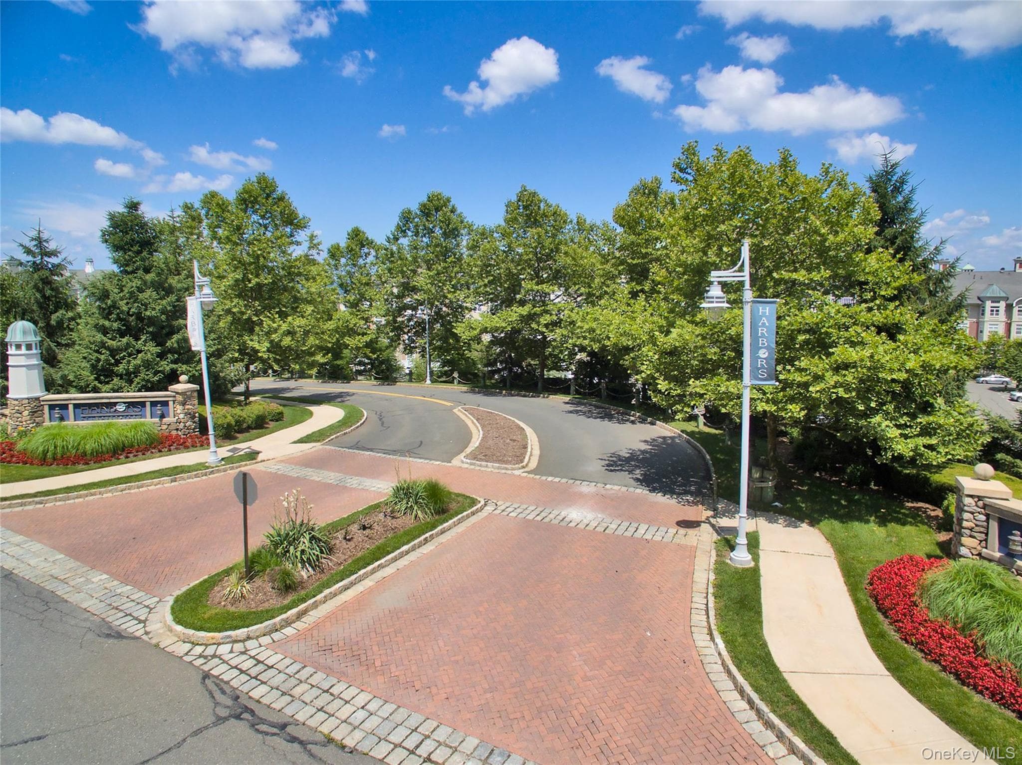 1121 Round Pointe Drive thumbnail 3