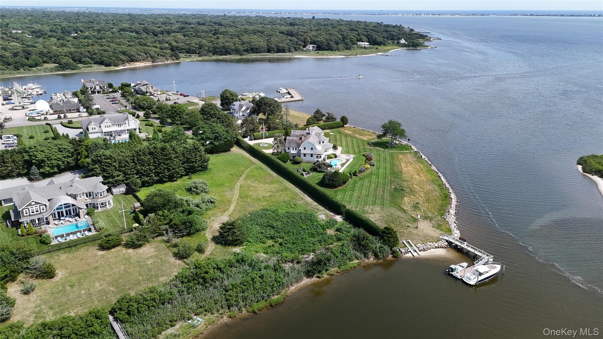 61 S Bay Avenue thumbnail 14
