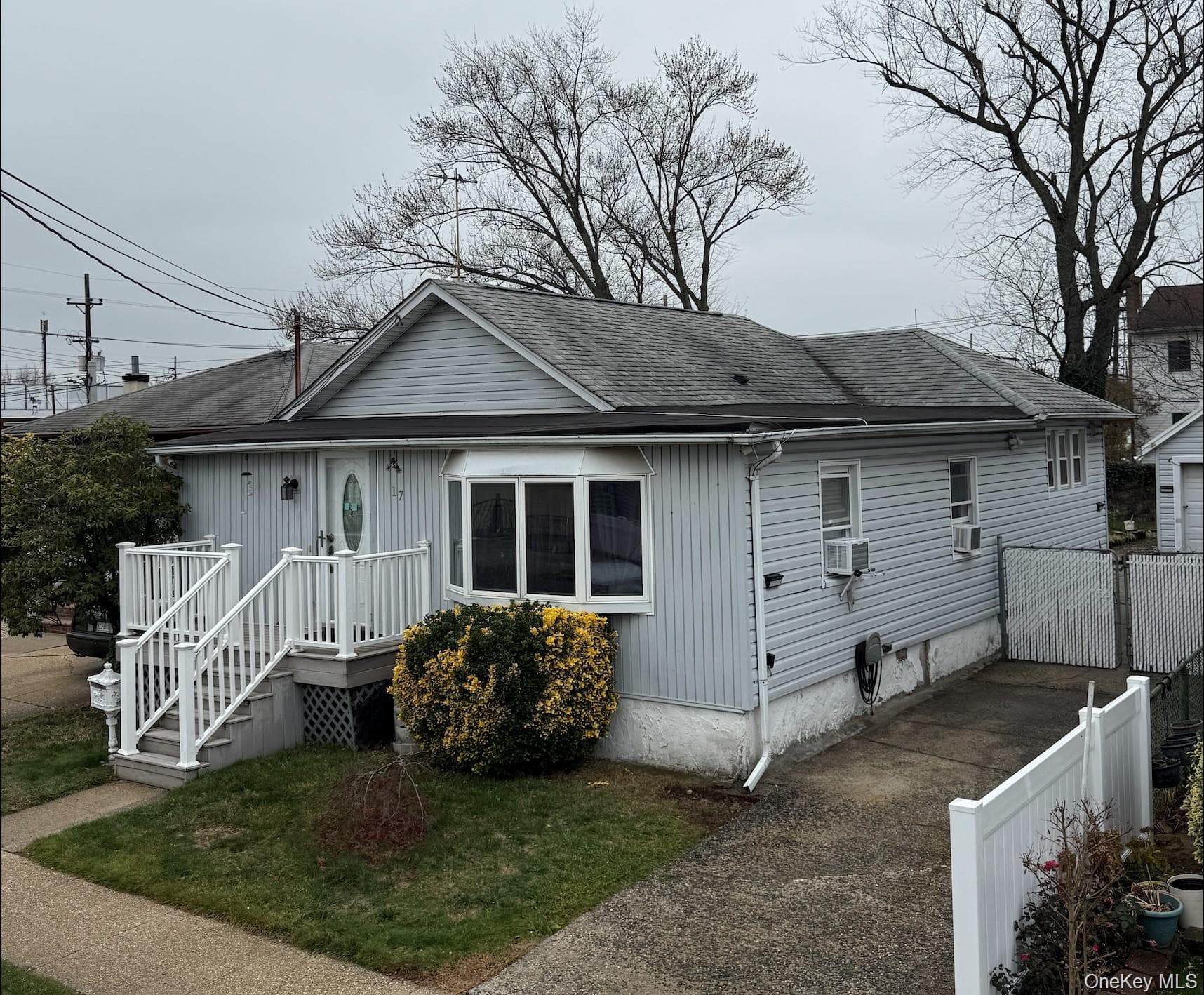 17 Litchfield Avenue, Elmont