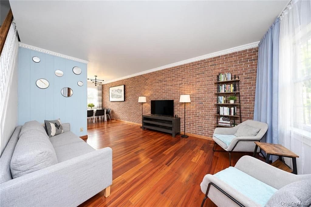 2454 E 18th Street thumbnail 9