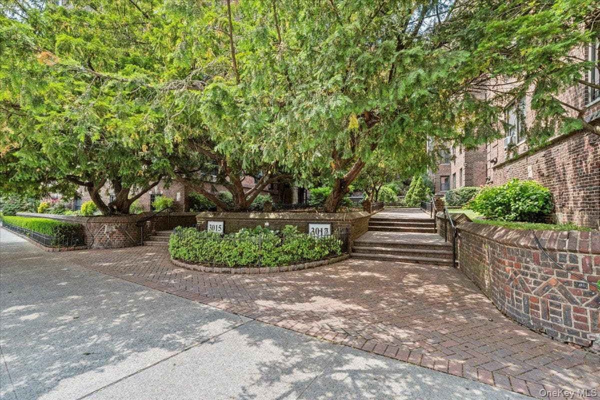 3015 Riverdale Avenue Unit: 4E thumbnail 2