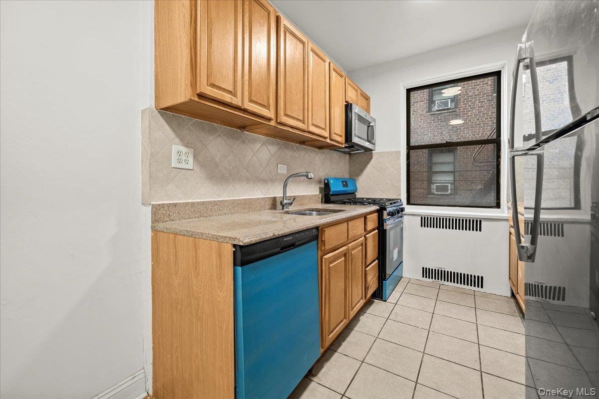 3015 Riverdale Avenue Unit: 4E thumbnail 8