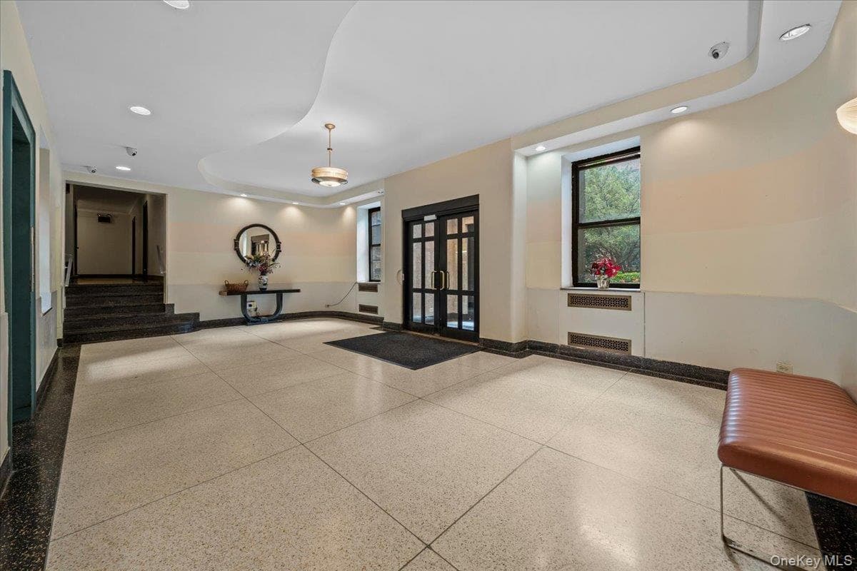 3015 Riverdale Avenue Unit: 4E thumbnail 3