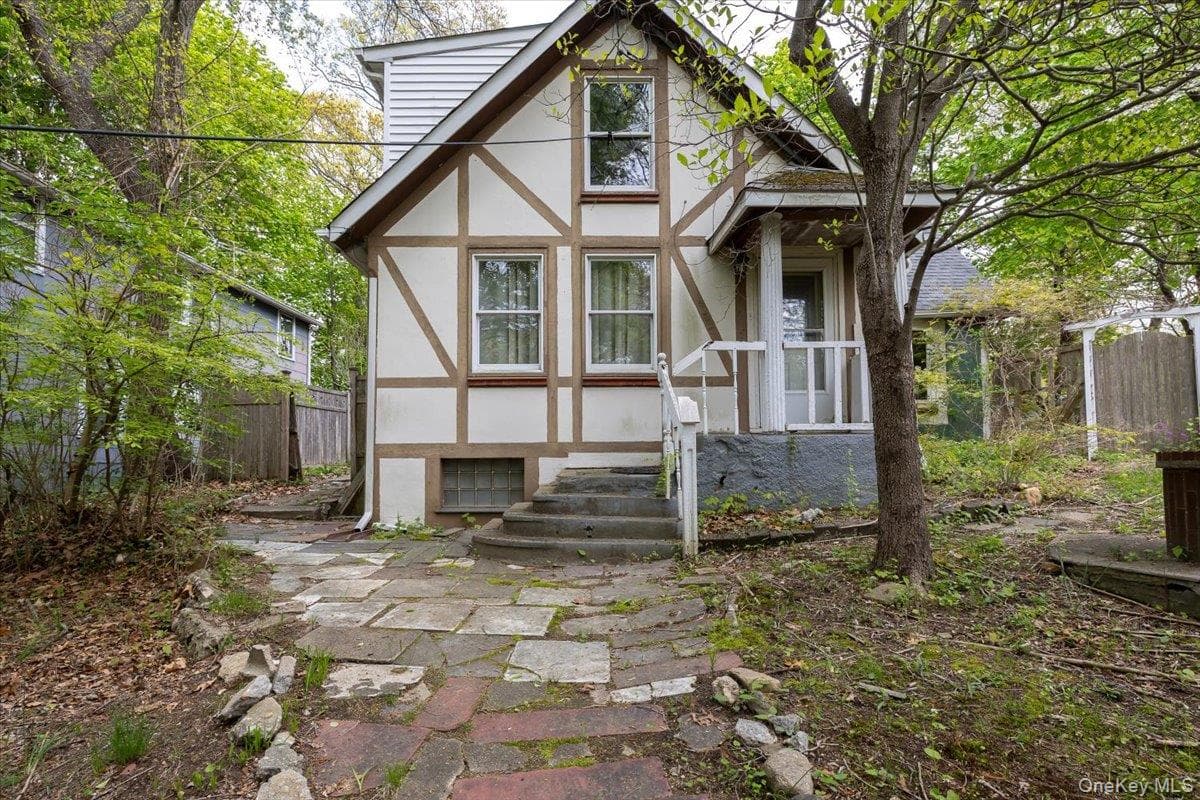 7 Amagansett Drive photo 1