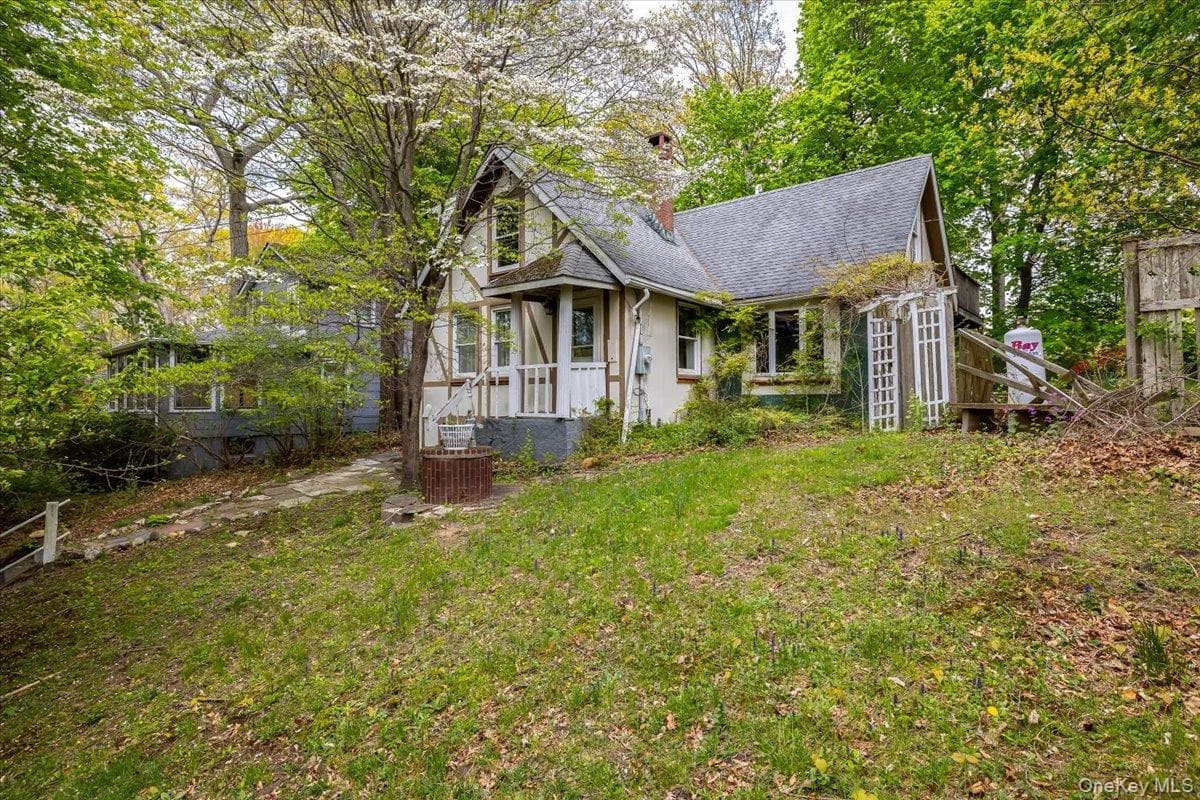 7 Amagansett Drive thumbnail 2