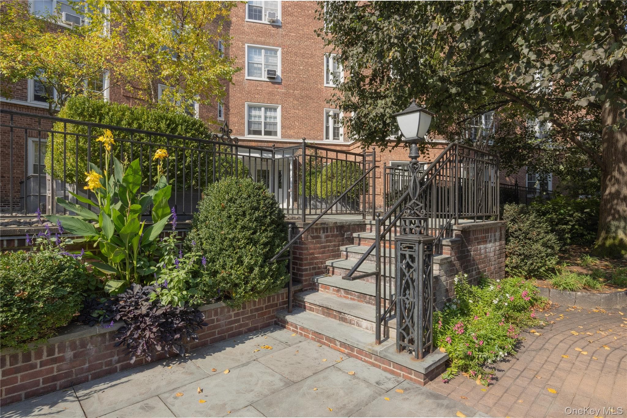 5 Midland Gardens Unit: 2L thumbnail 3