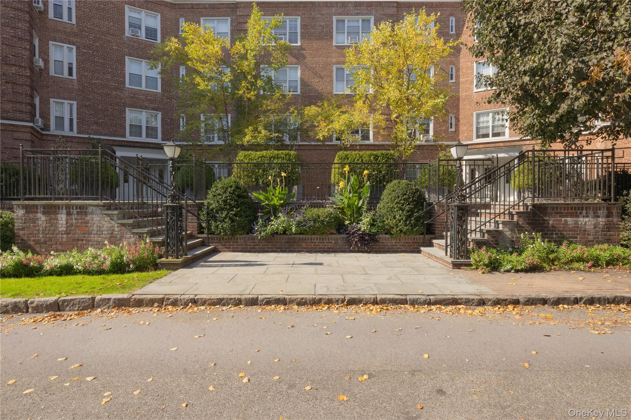 5 Midland Gardens Unit: 2L thumbnail 2
