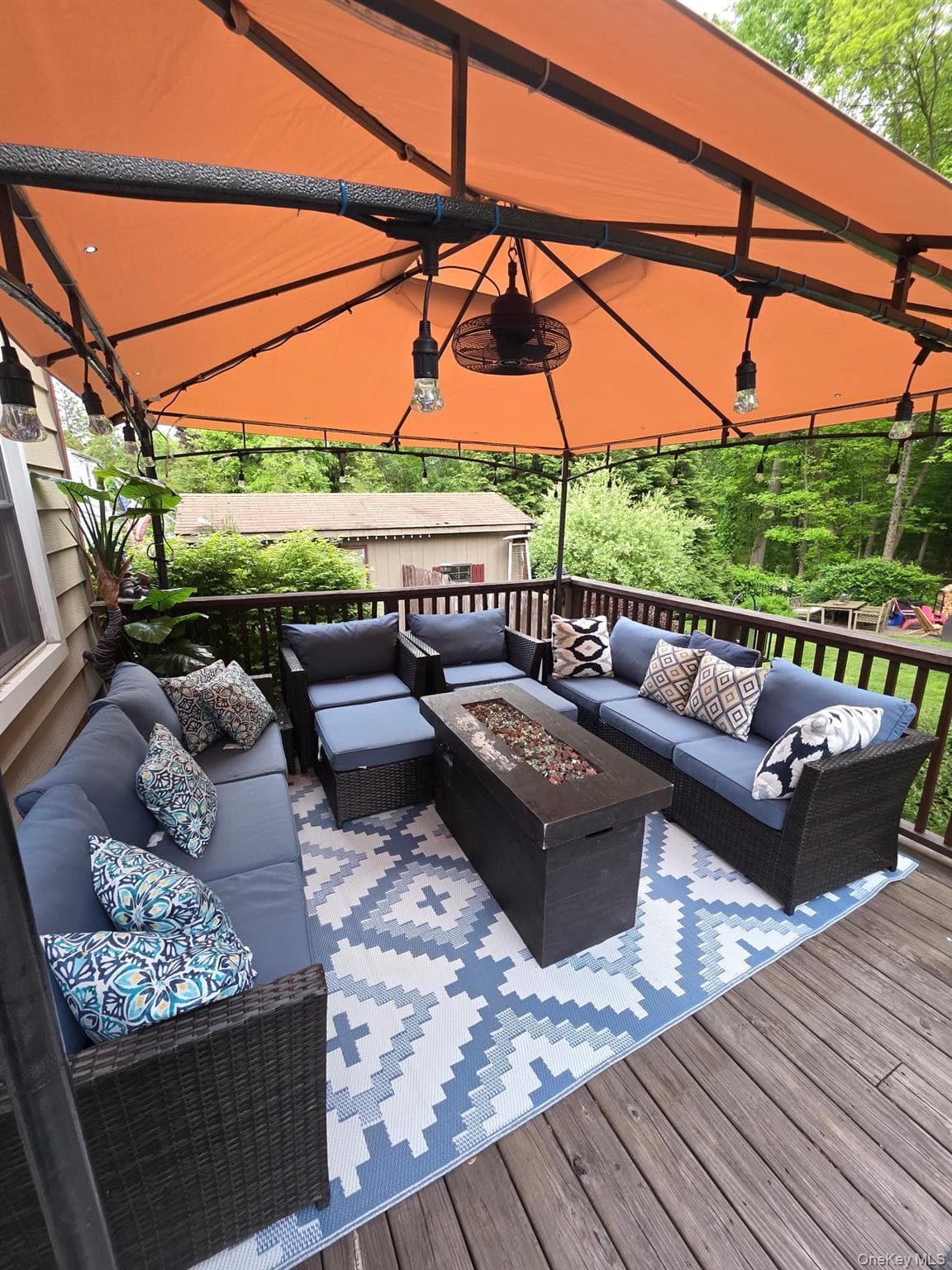 468 W Clarkstown Road thumbnail 23