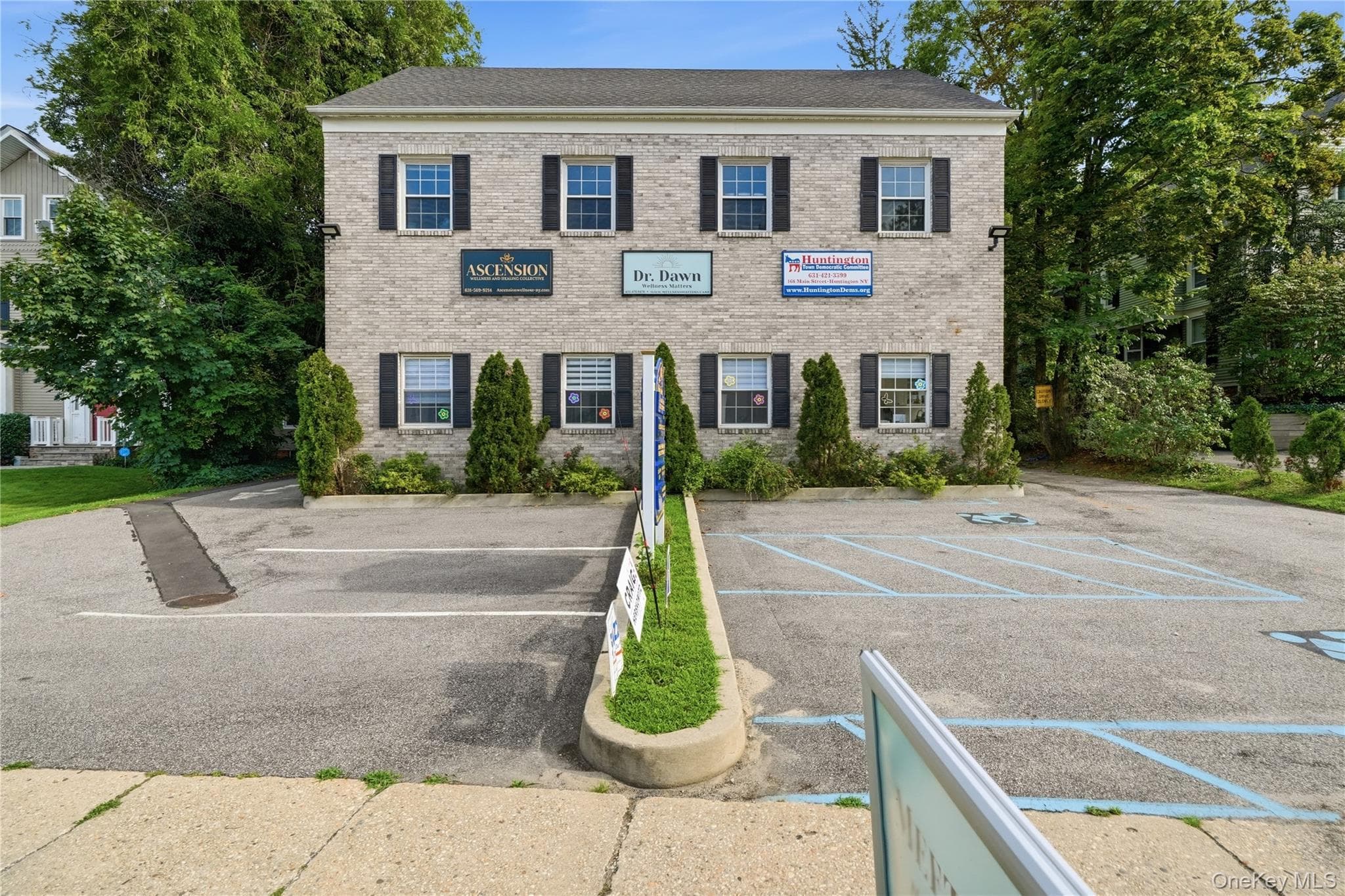 168 Main Street, Huntington