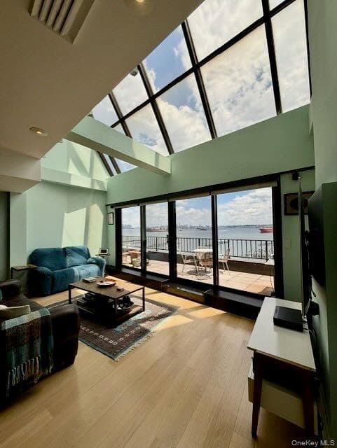 10 Bay Street Landing Unit: 8D, Staten Island
