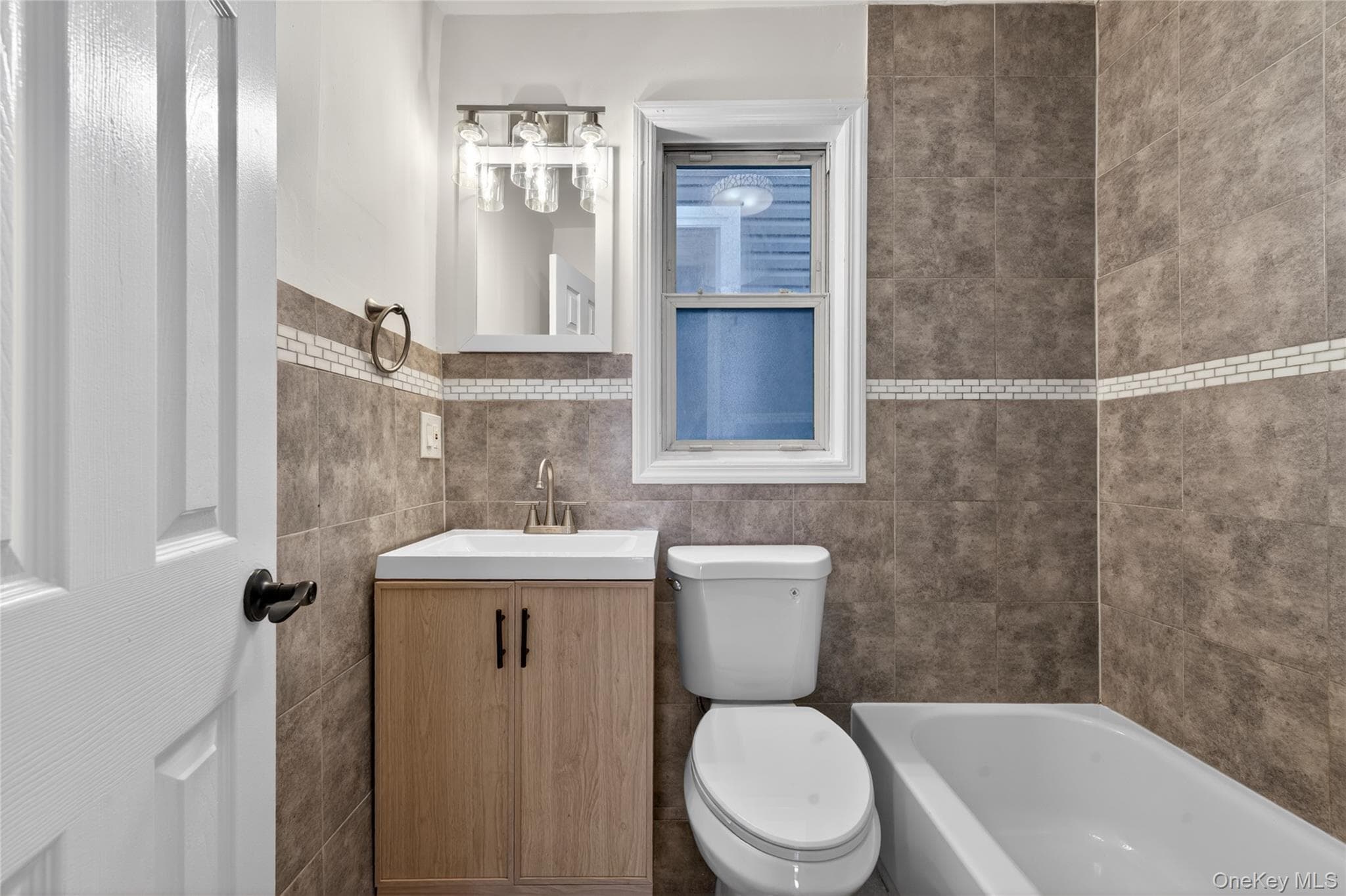 84 E Pine Street thumbnail 10