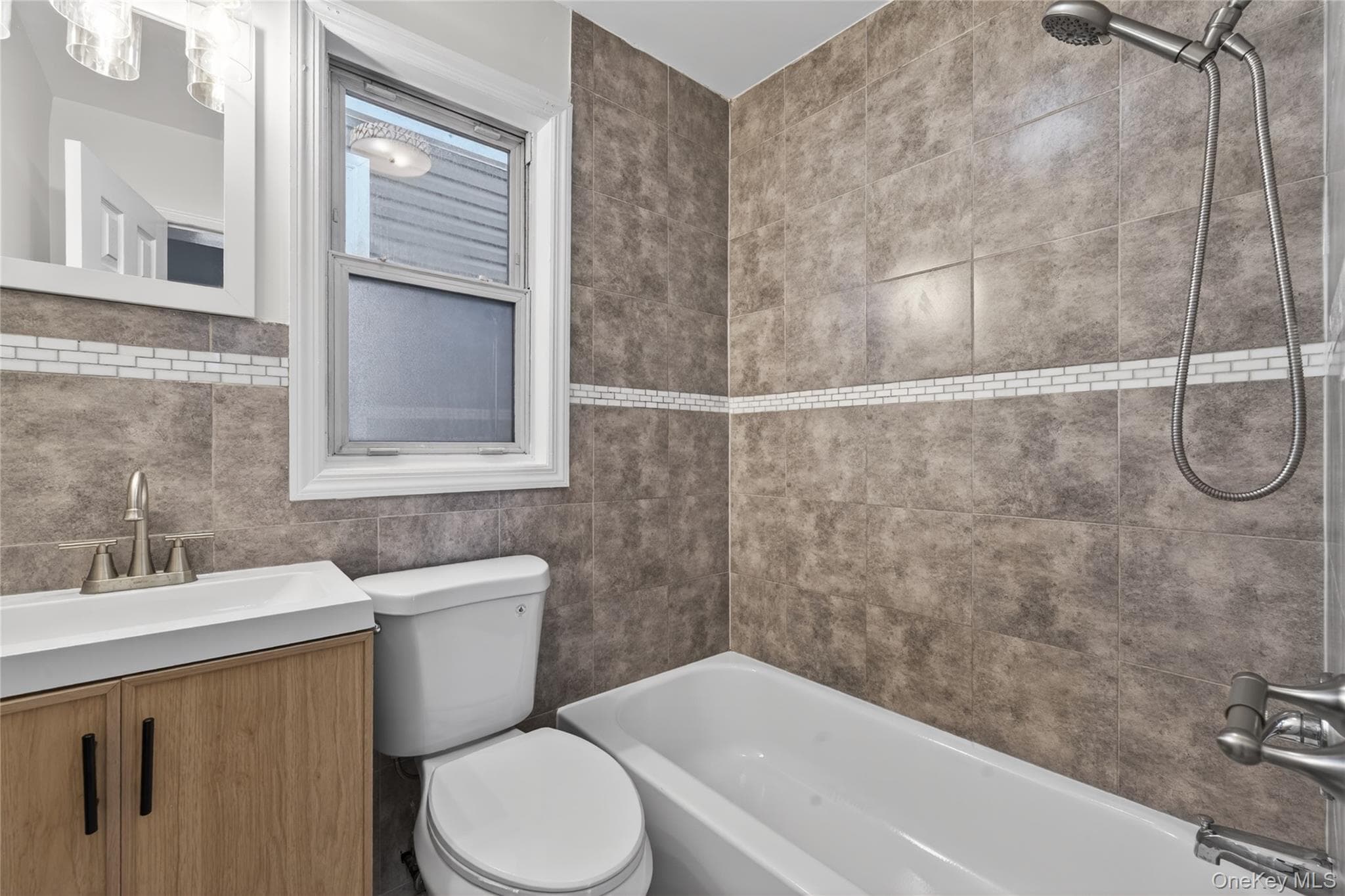84 E Pine Street thumbnail 11