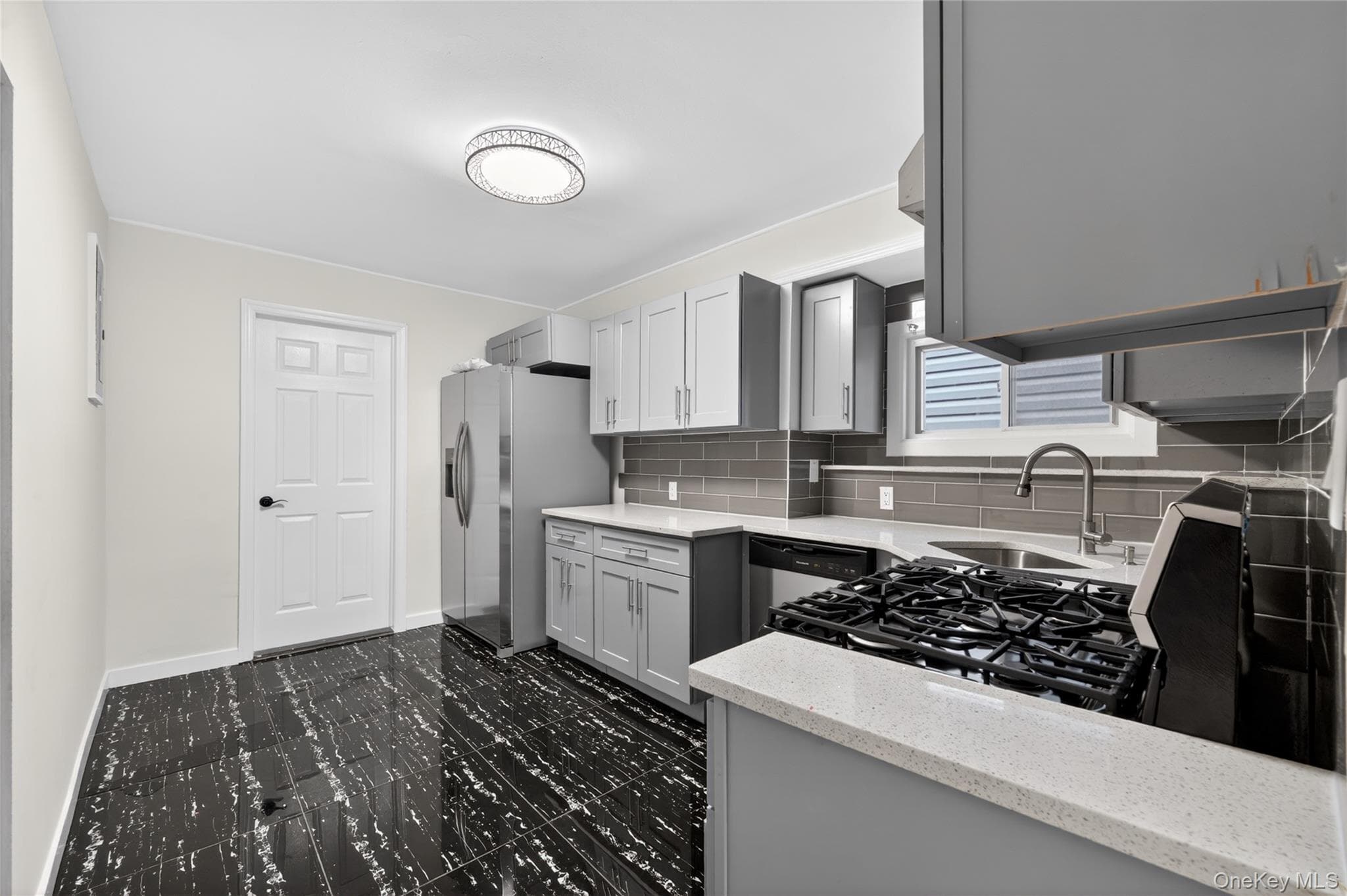 84 E Pine Street thumbnail 9