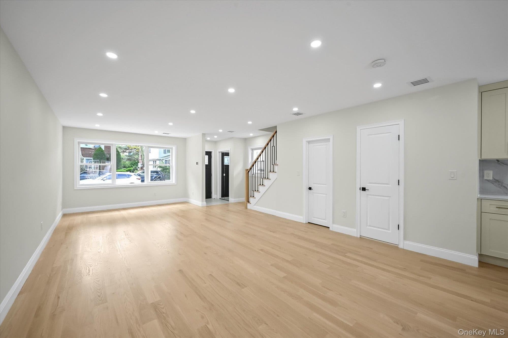 14123 Hoover Avenue thumbnail 18