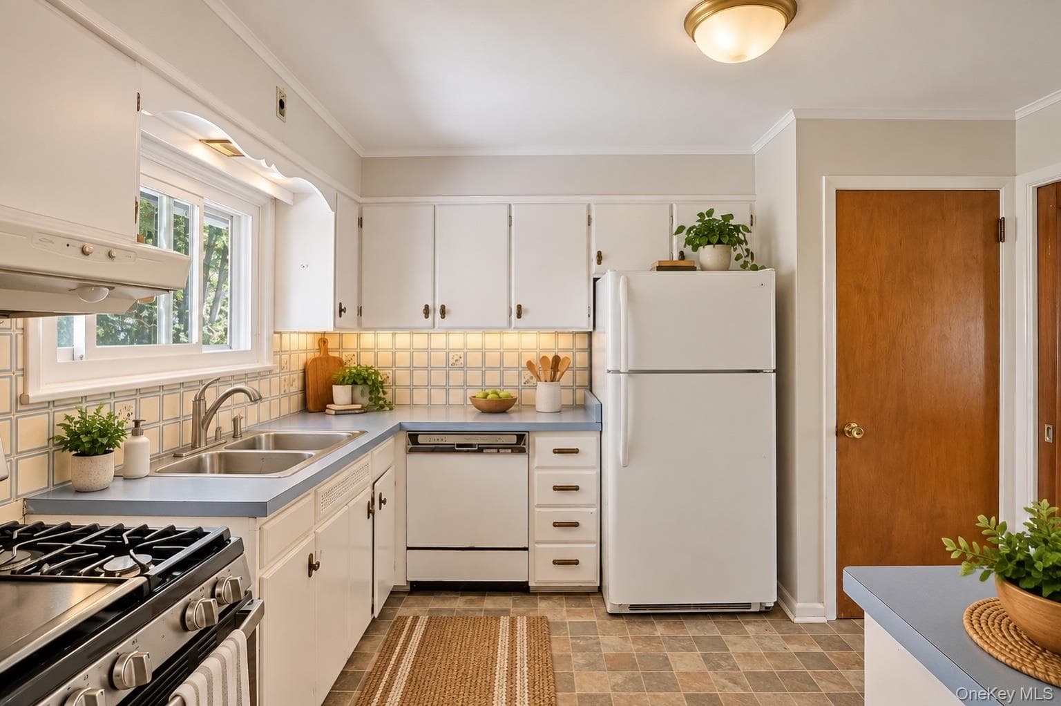 10 Eastland Avenue thumbnail 15