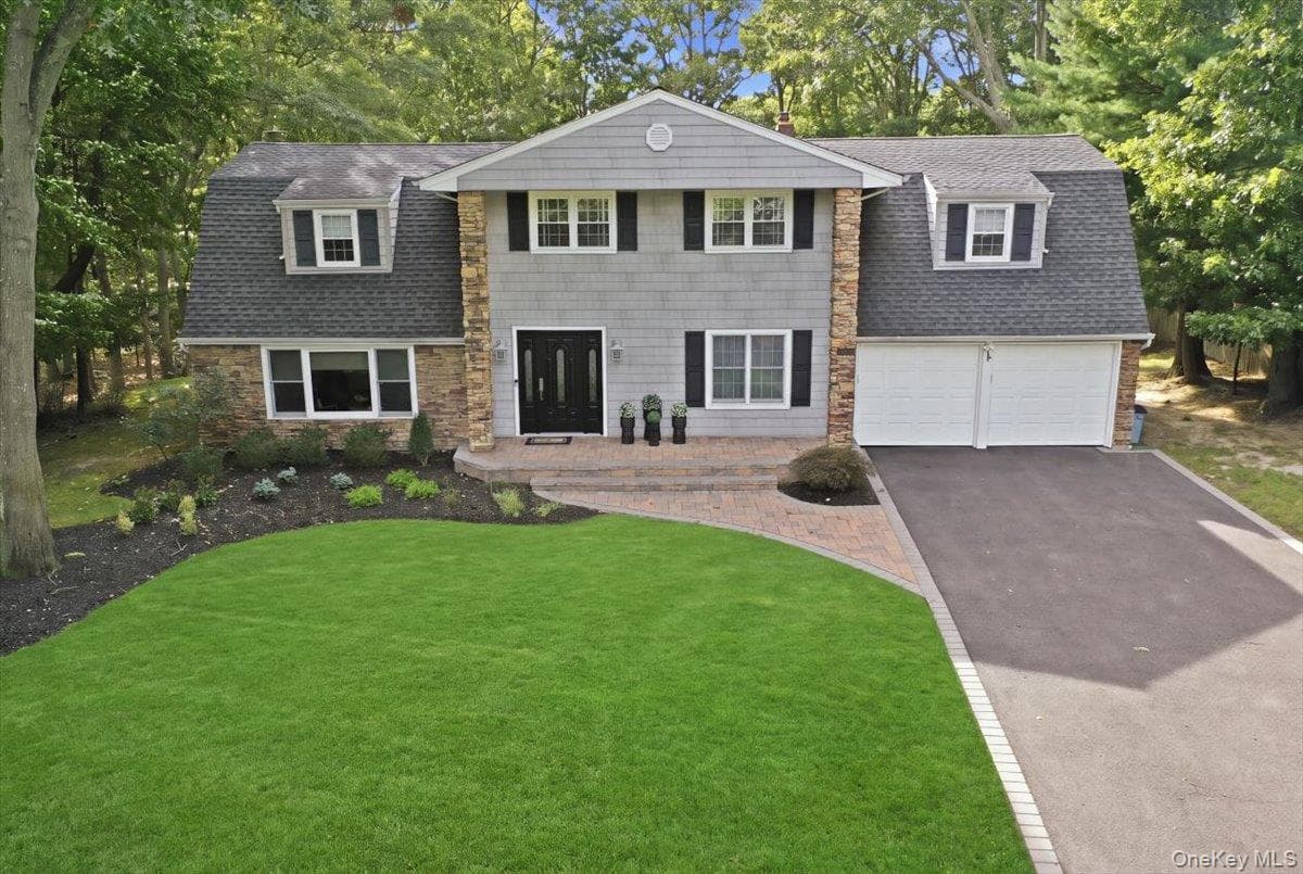 8 Philson Court, Commack