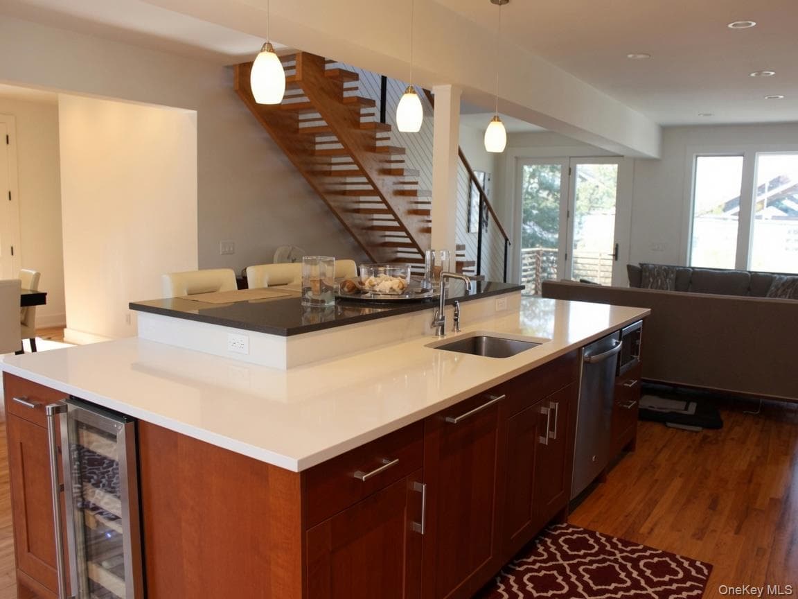 221 Bay Walk thumbnail 4