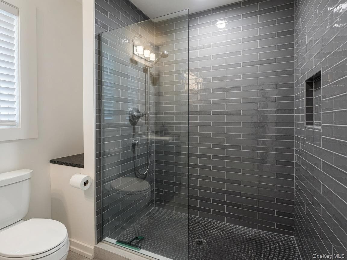 221 Bay Walk thumbnail 11