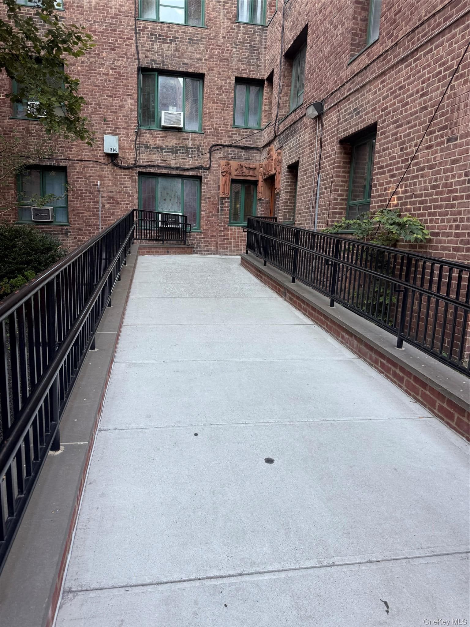 11 Metropolitan Oval Unit: 7B thumbnail 2