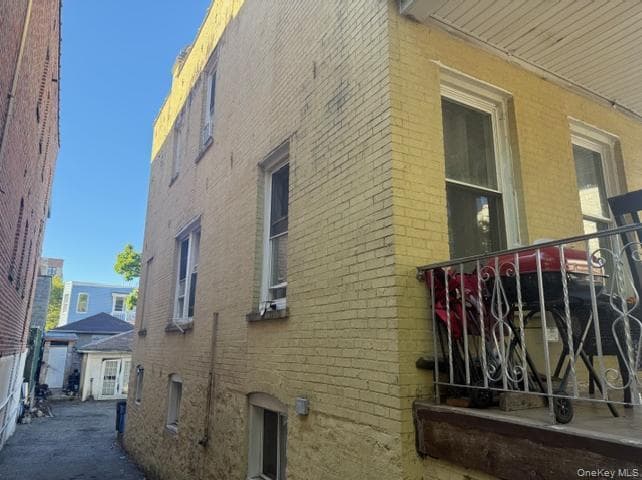 646 E 230th Street thumbnail 4