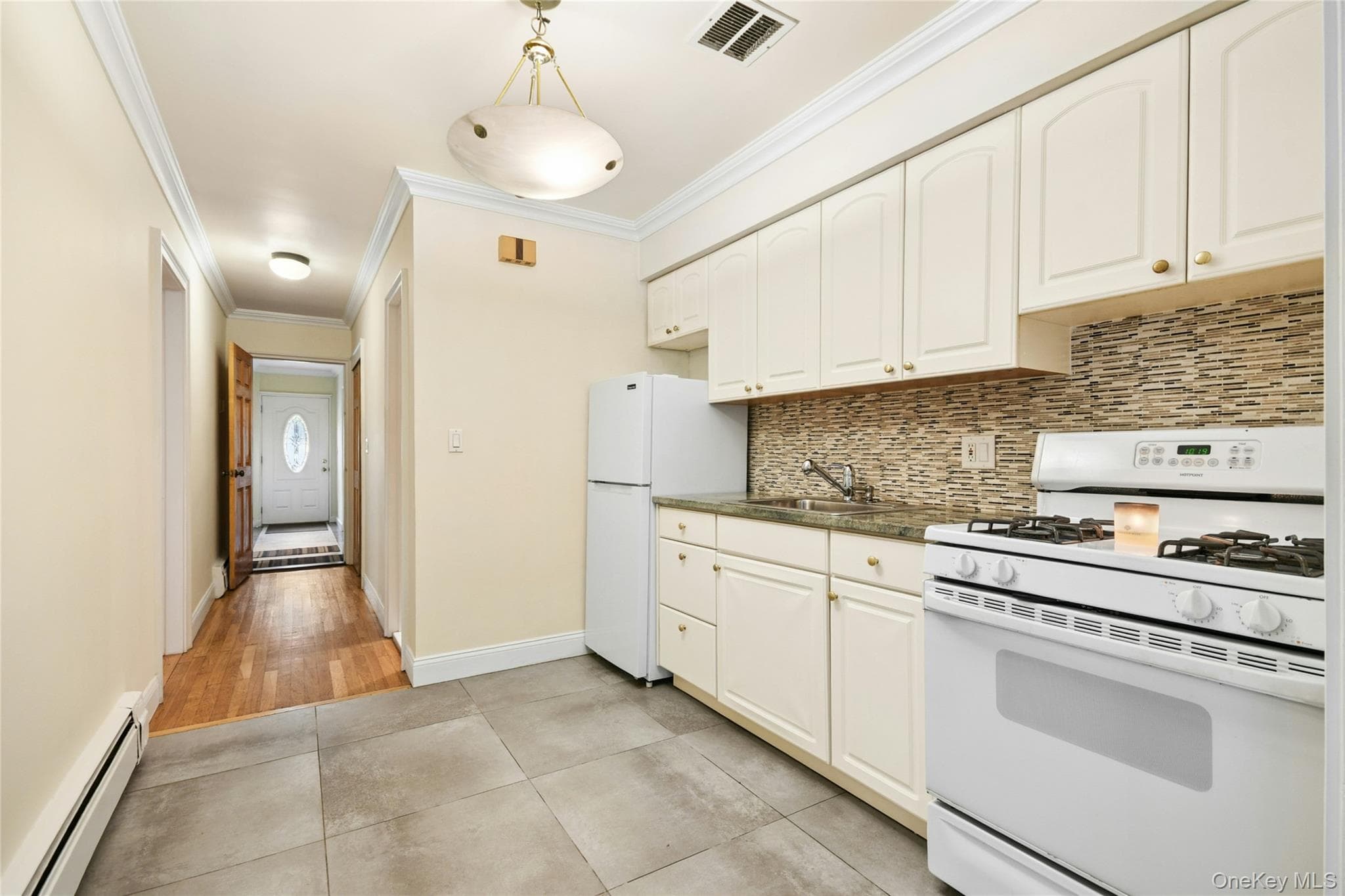137 E 235th Street thumbnail 6