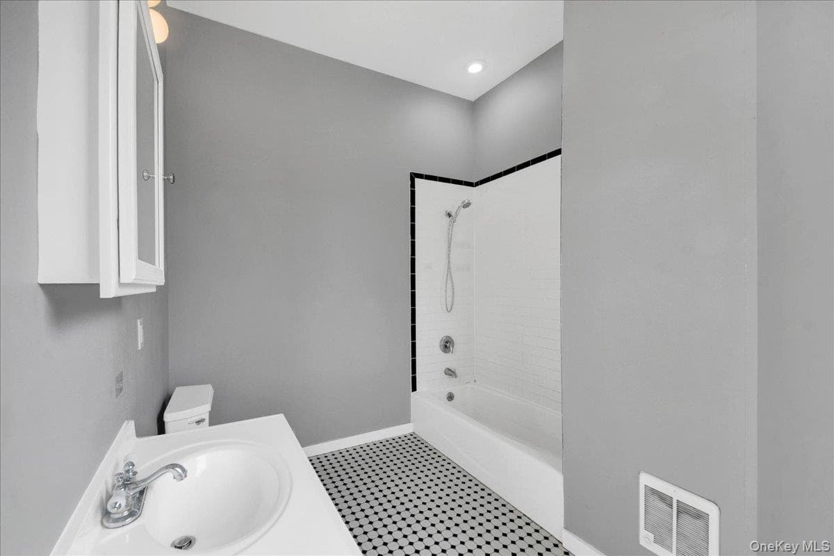 135 Main Street Unit: 201 thumbnail 11