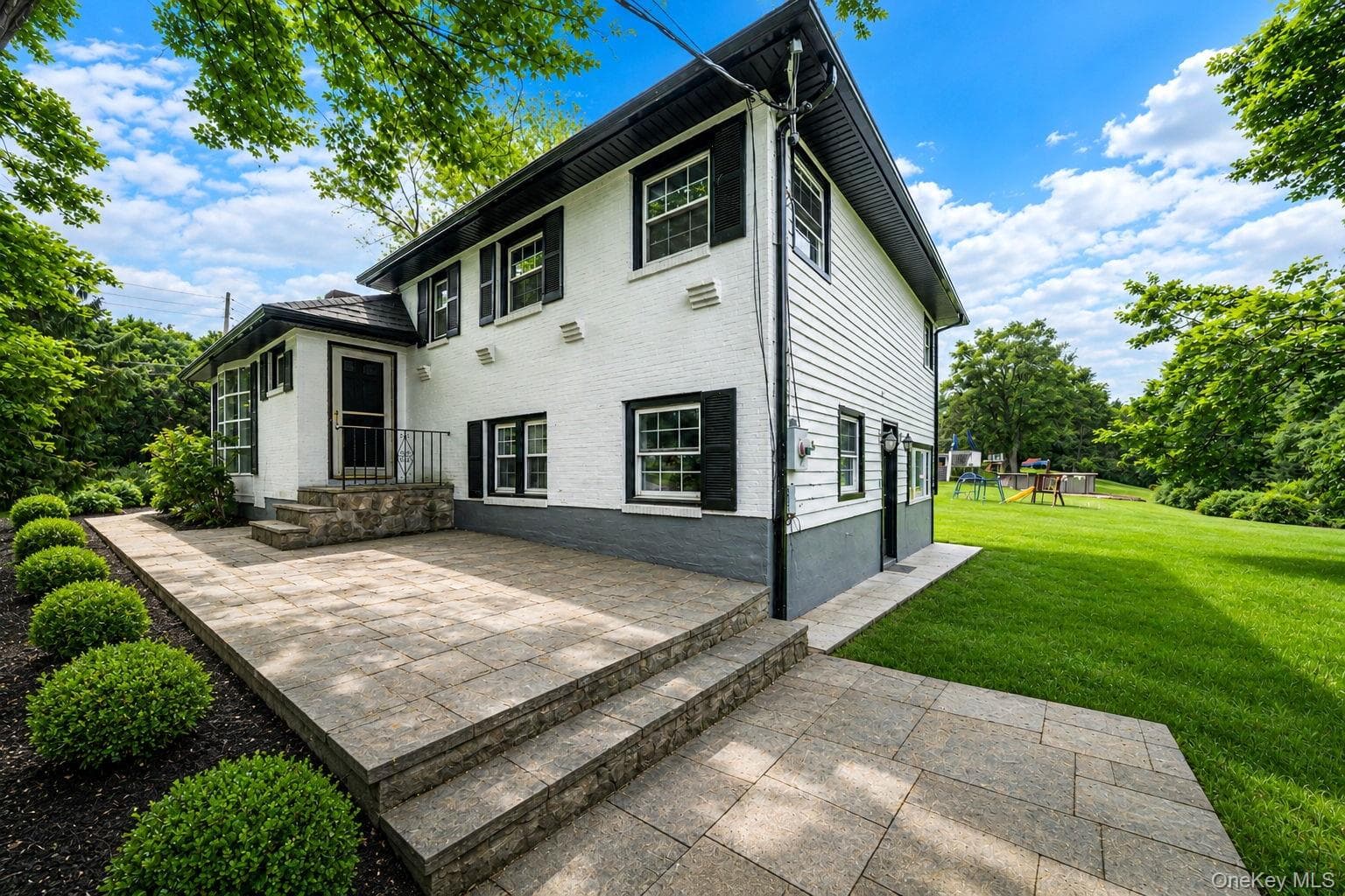 335 Lewis Avenue thumbnail 2