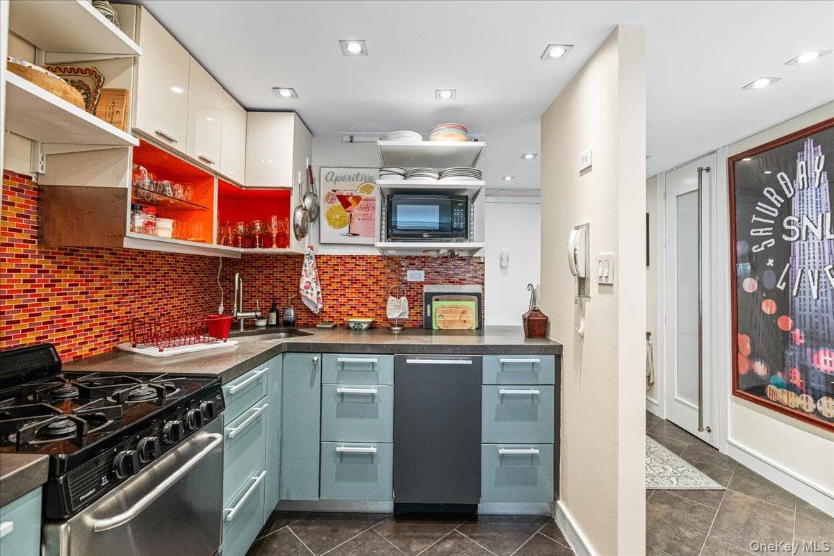 310 E 70th Street Unit: 1A thumbnail 7