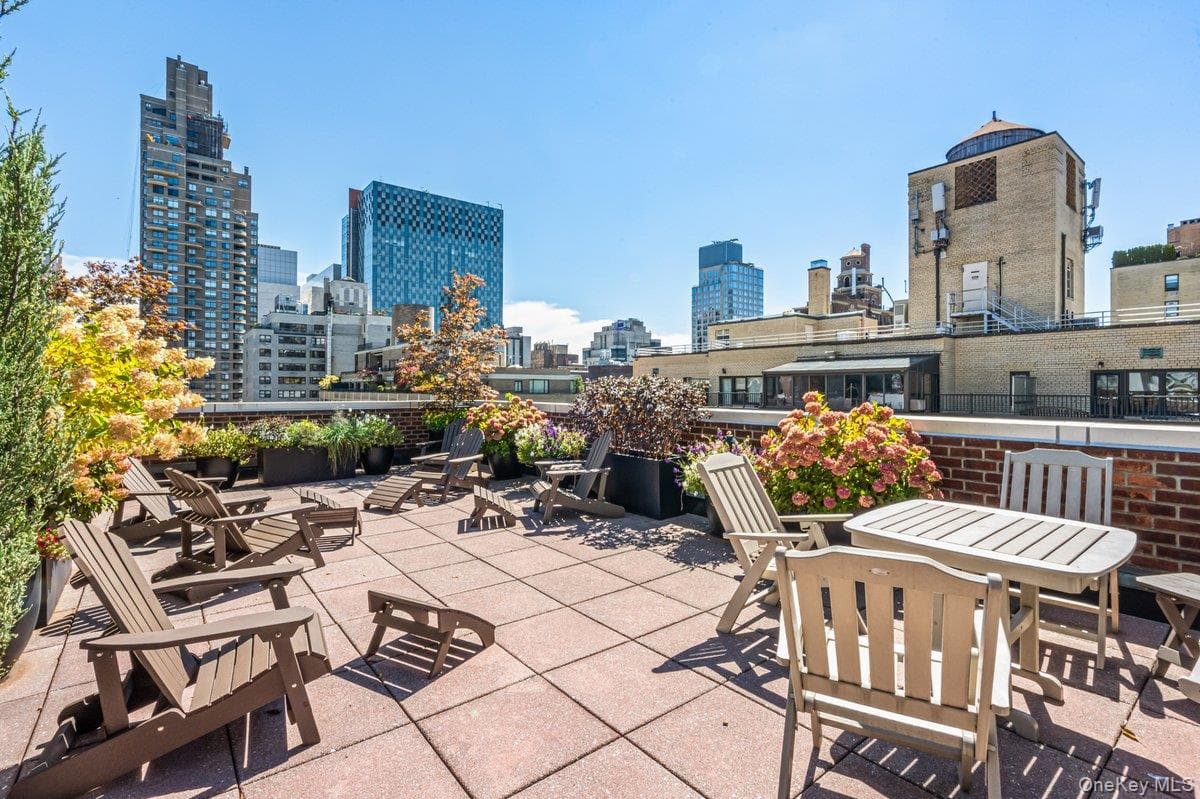 310 E 70th Street Unit: 1A thumbnail 17
