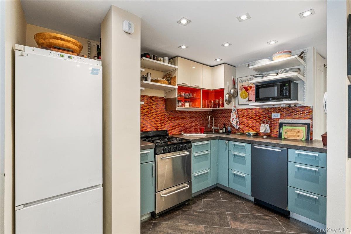 310 E 70th Street Unit: 1A thumbnail 8