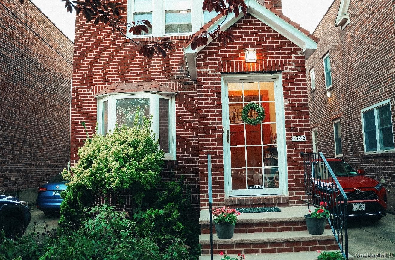 6362 84th Place, Middle Village