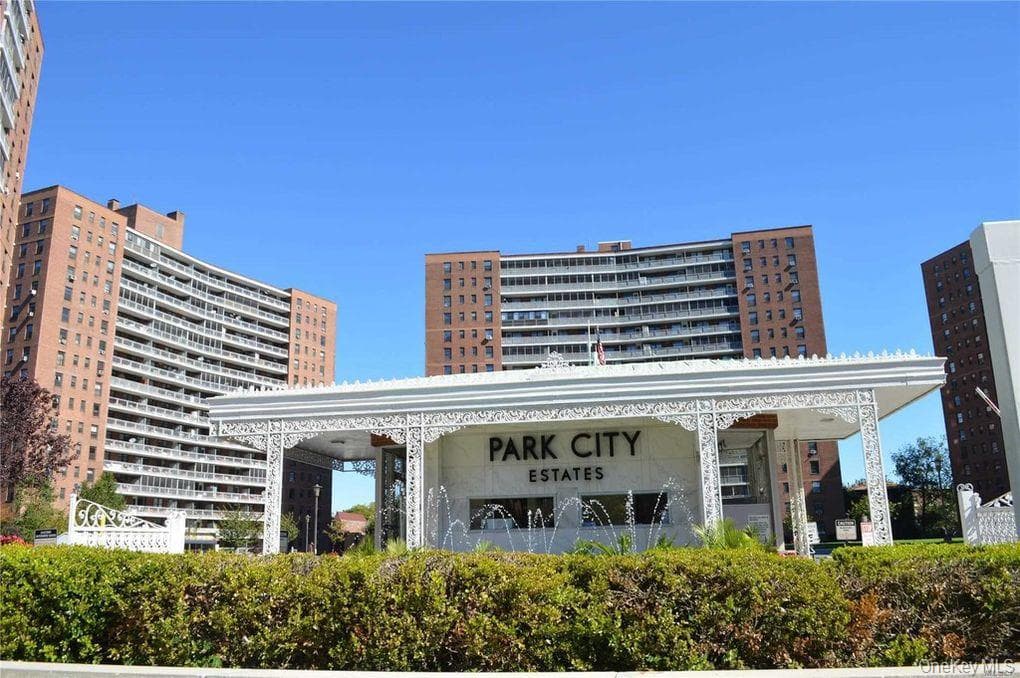 61-15 98th Street Unit: 5E, Rego Park