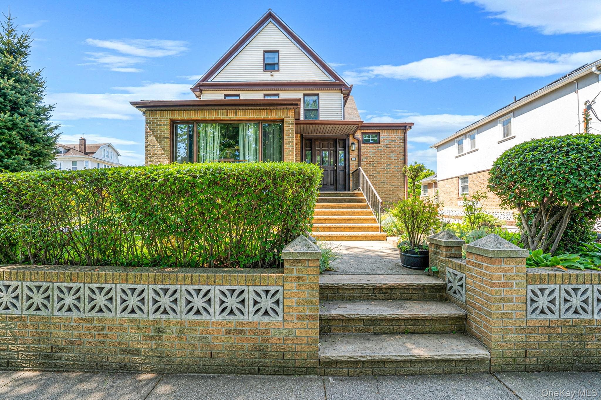 646 Clintonville Street, Whitestone