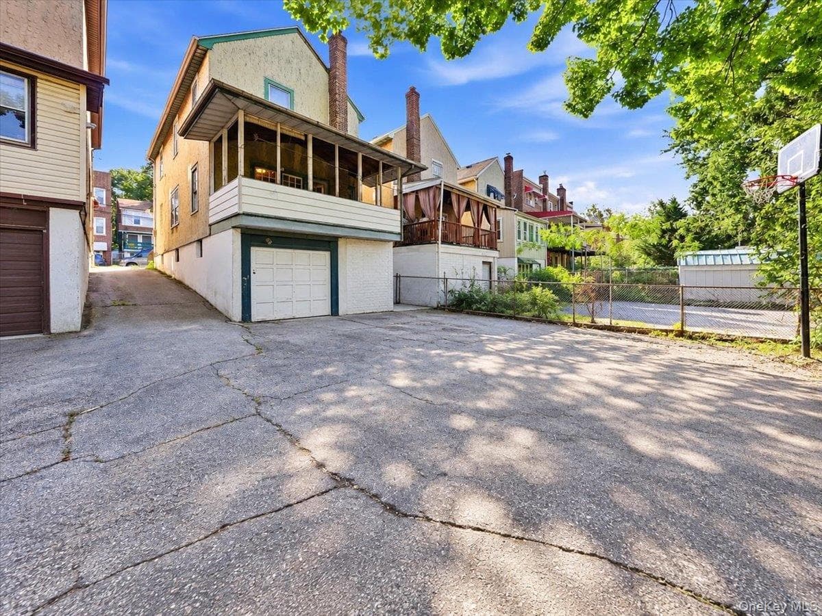 2727 Morgan Avenue thumbnail 3